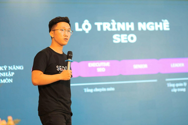 Diễn giả Doãn Kiên chia sẻ về lộ trình nghề SEO