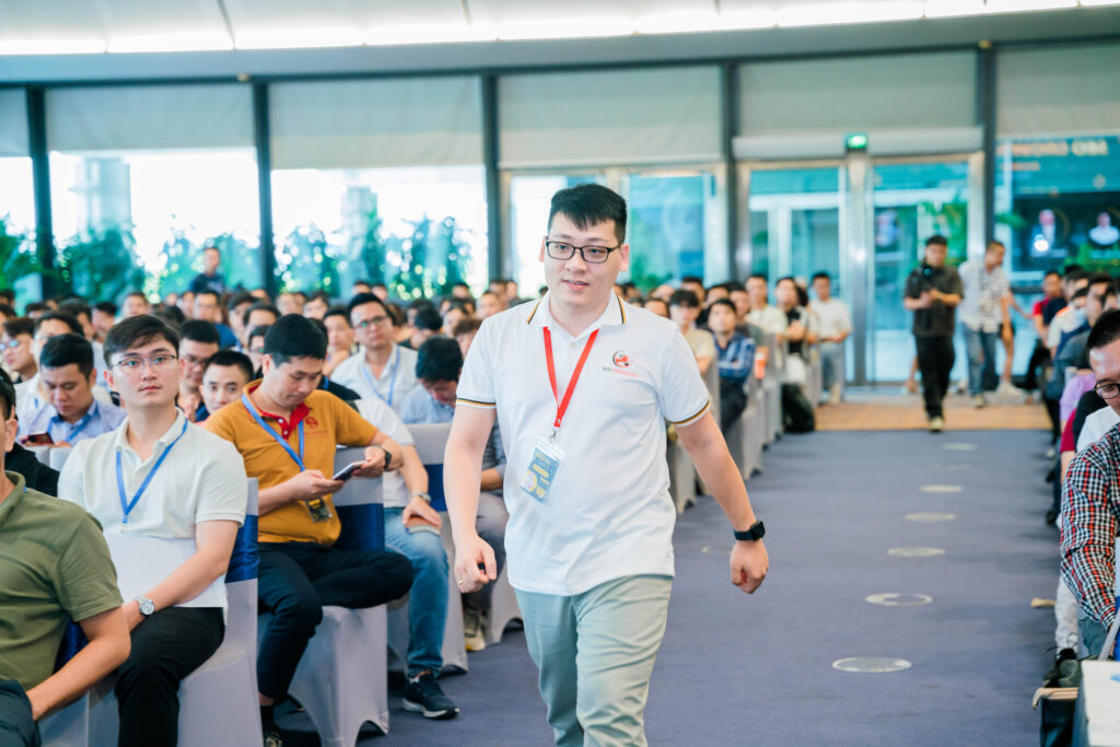 Anh Nguyễn Công Minh CEO Seo Thành Công, chia sẻ chủ đề OFF SEO 2023 - Tại sự kiện Seo Growth Hacking 2023
